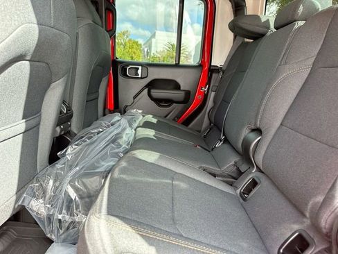 New 2025 Jeep Gladiator Sport image 15