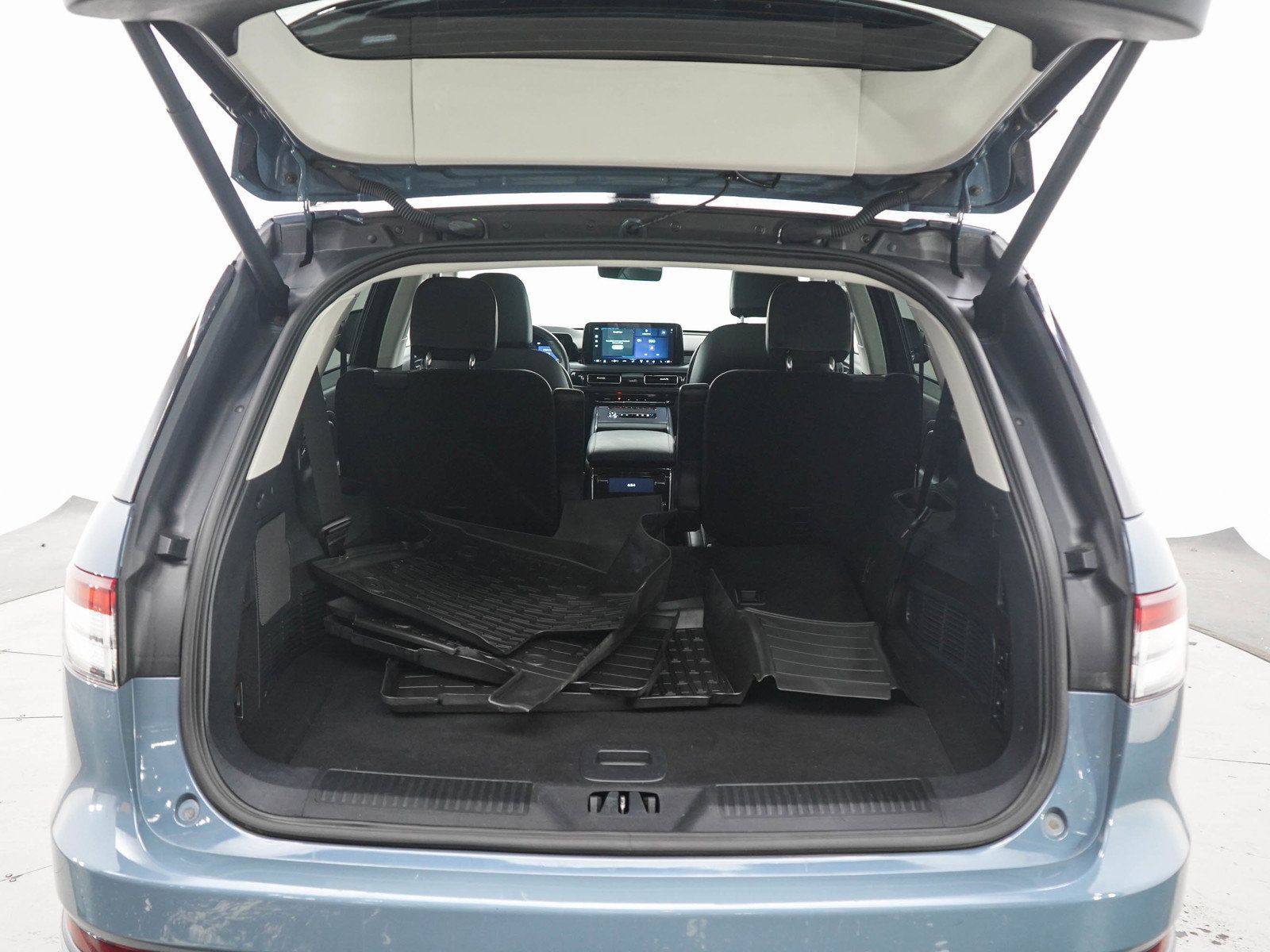 Used 2025 Lincoln Aviator AWD w/ Jet Appearance Package image 16