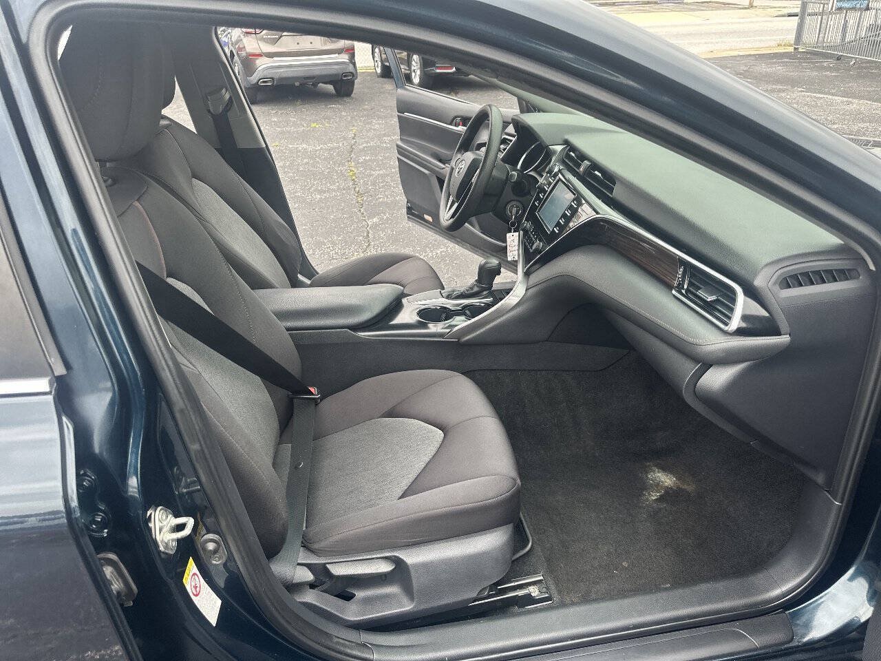 Used 2018 Toyota Camry LE FWD image 11