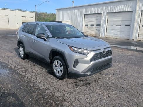 Used 2025 Toyota RAV4 LE image 7