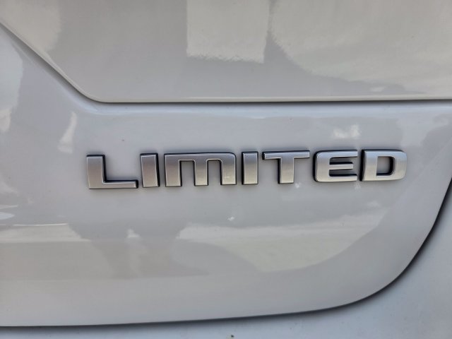New 2026 Jeep Grand Cherokee Limited w/ Luxury Tech Group II AWD/4WD image 15