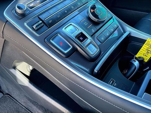 Used 2022 Hyundai Santa Fe Calligraphy image 18