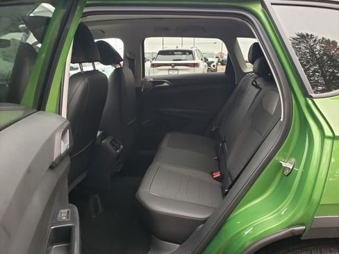 New 2026 Volkswagen Taos SE image 7