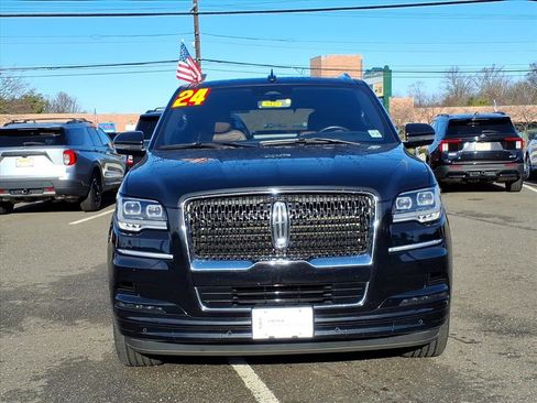 Used 2024 Lincoln Navigator Reserve image 2