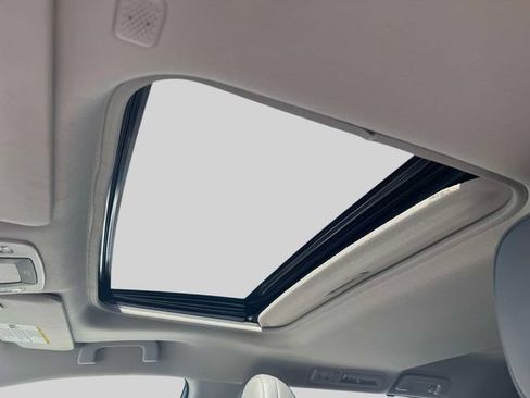 Used 2021 Toyota Sienna XLE FWD image 24