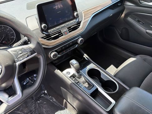 Certified 2024 Nissan Altima 2.5 SV FWD image 18