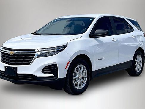 Used 2022 Chevrolet Equinox LS w/ LS Convenience Package FWD image 2