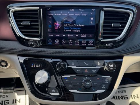 Used 2020 Chrysler Pacifica Limited FWD image 66