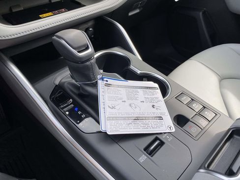 Used 2026 Toyota Highlander XLE AWD/4WD image 18