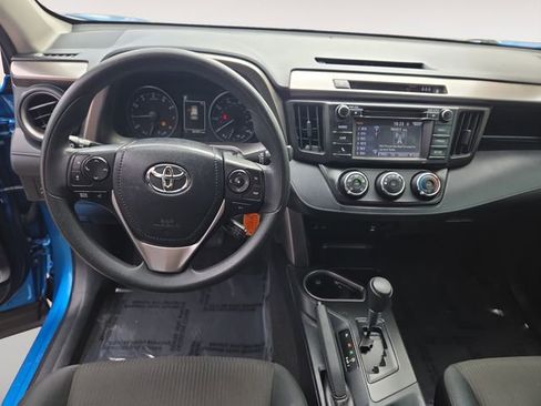 Used 2018 Toyota RAV4 LE image 10