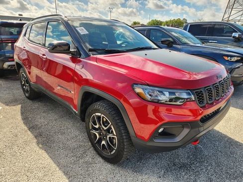 Used 2025 Jeep Compass Trailhawk image 1