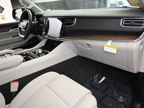 Used 2024 Jeep Grand Wagoneer L Base image 56