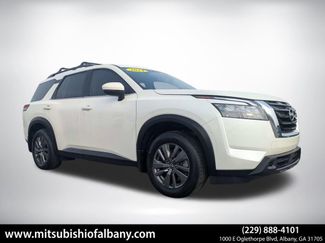 Used 2024 Nissan Pathfinder SV video 1