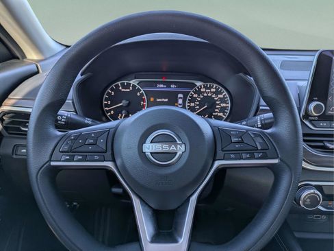 Used 2023 Nissan Altima 2.5 SV AWD/4WD image 26