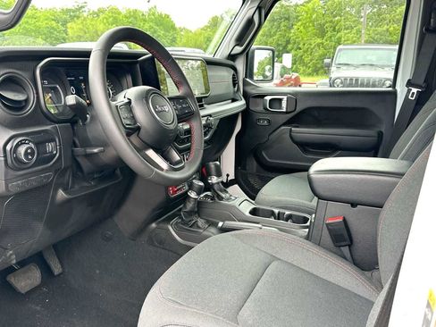 Used 2024 Jeep Gladiator Rubicon AWD/4WD image 18