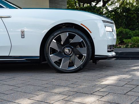Used 2025 Rolls-Royce Spectre w/ Leather Finishing Pack AWD/4WD image 6