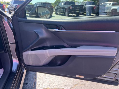 Used 2019 Toyota Camry LE image 13