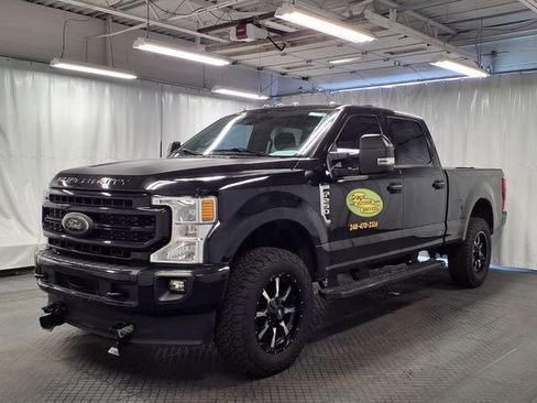 Used 2022 Ford F250 XLT w/ Black Appearance Package AWD/4WD image 7