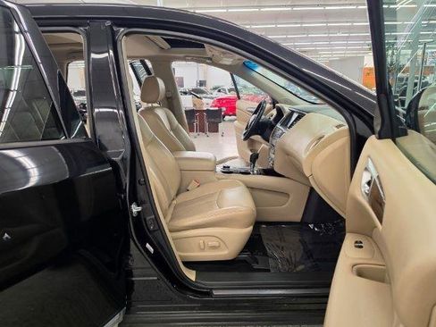 Used 2017 Nissan Pathfinder Platinum AWD/4WD image 36