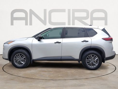 Used 2024 Nissan Rogue S FWD image 11