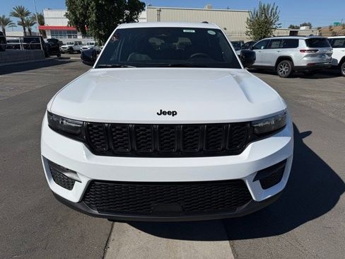 New 2025 Jeep Grand Cherokee Altitude image 1