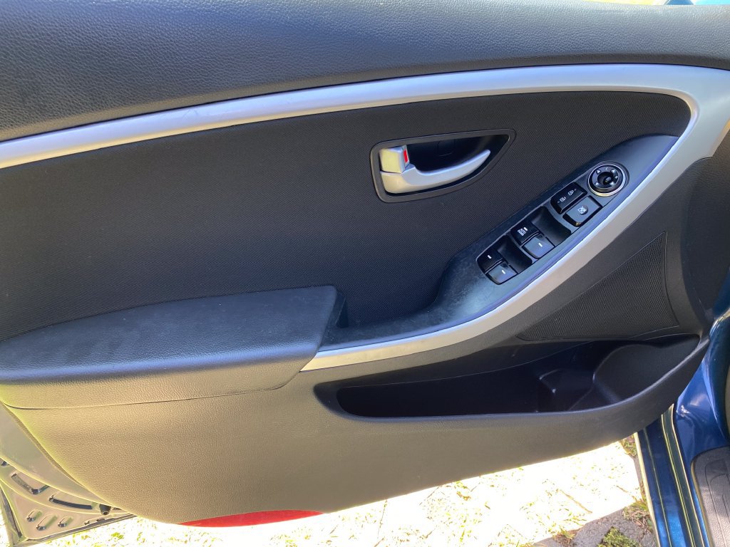 Used 2016 Hyundai Elantra GT FWD image 28