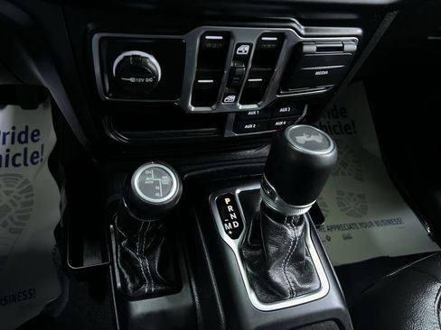 Used 2022 Jeep Wrangler Unlimited Sahara w/ Cold Weather Group AWD/4WD image 25