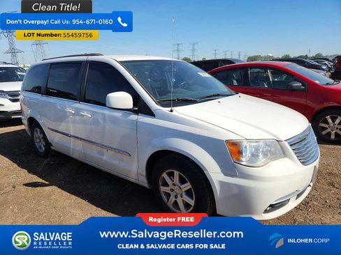 Used 2013 Chrysler Town & Country Touring FWD image 5