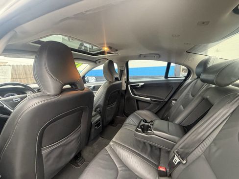 Used 2012 Volvo S60 T6 R-Design image 11