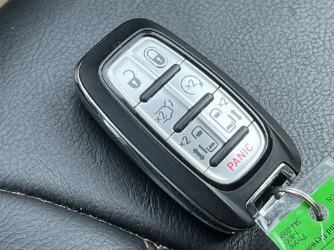 Used 2020 Chrysler Pacifica Touring-L Plus FWD image 12