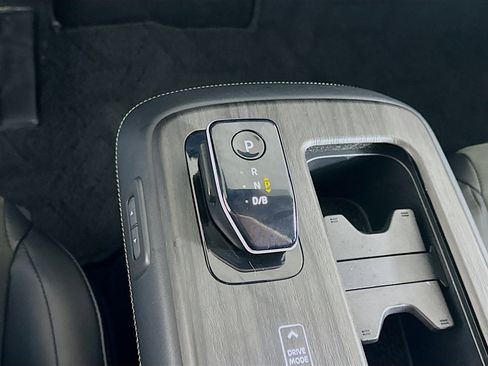 Used 2024 Nissan Ariya AWD image 25