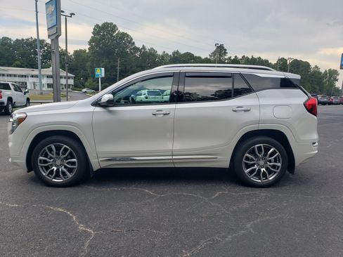 Used 2024 GMC Terrain Denali w/ Denali Premium Package AWD/4WD image 6