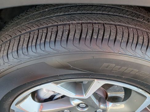 Used 2025 Chevrolet Trax LT w/ LT Convenience Package image 13