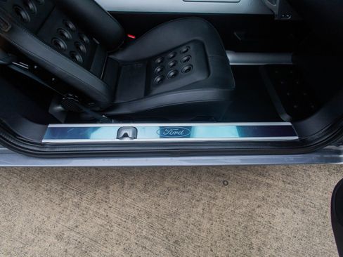 Used 2006 Ford GT RWD image 74