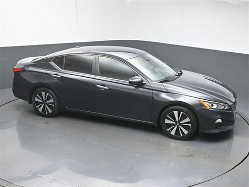 Used 2022 Nissan Altima 2.5 SV image 38