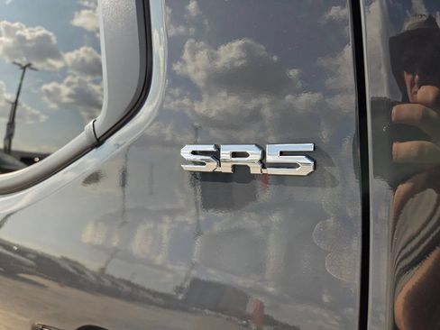 Used 2025 Toyota Tacoma SR5 AWD/4WD image 11