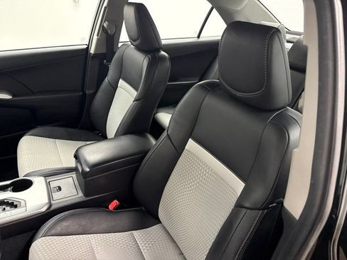 Used 2014 Toyota Camry SE FWD image 14