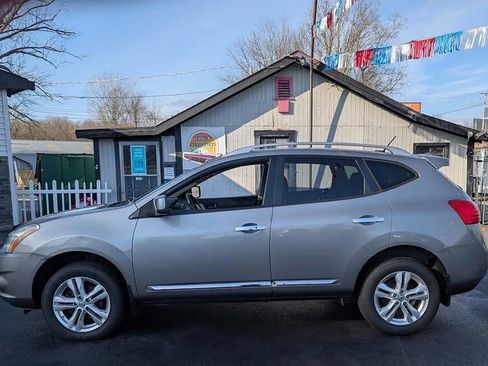 Used 2013 Nissan Rogue SV image 9