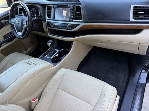 Used 2017 Toyota Highlander Limited FWD image 27