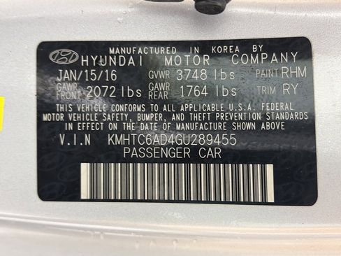 Used 2016 Hyundai Veloster w/ Option Group 03 image 9