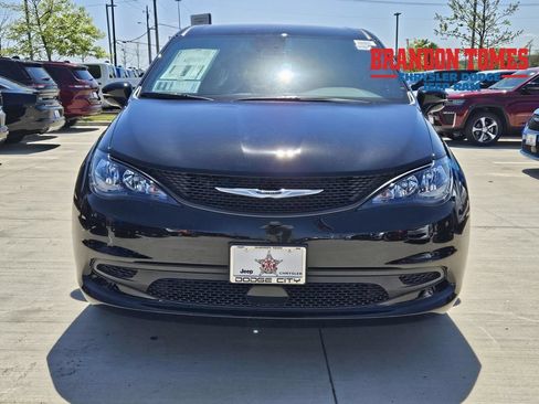 New 2026 Chrysler Voyager LX FWD image 4