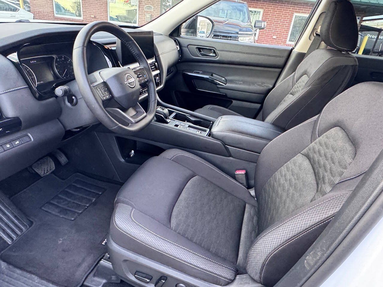 Used 2026 Nissan Pathfinder SV FWD image 24