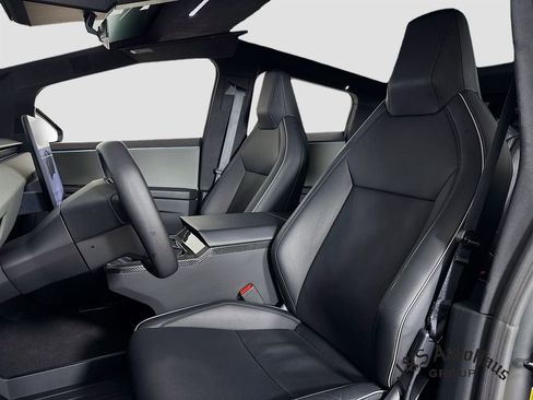 Used 2025 Tesla Cybertruck AWD Crew Cab image 11