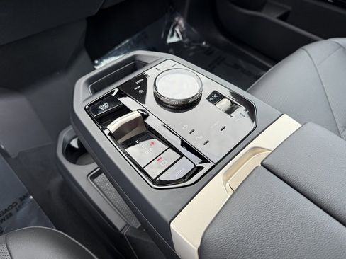 Used 2025 BMW iX xDrive50 image 31