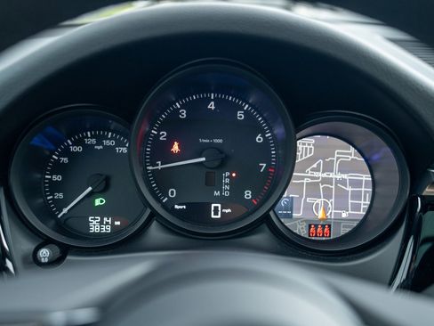 Used 2025 Porsche Macan image 14