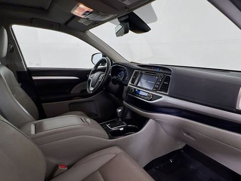 Used 2019 Toyota Highlander XLE image 10