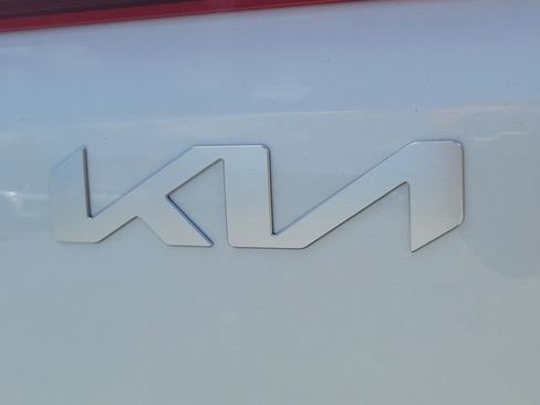 New 2026 Kia Carnival LX FWD image 6