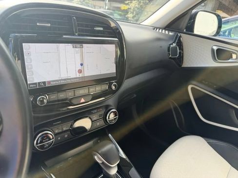 Used 2023 Kia Soul GT-Line FWD image 12