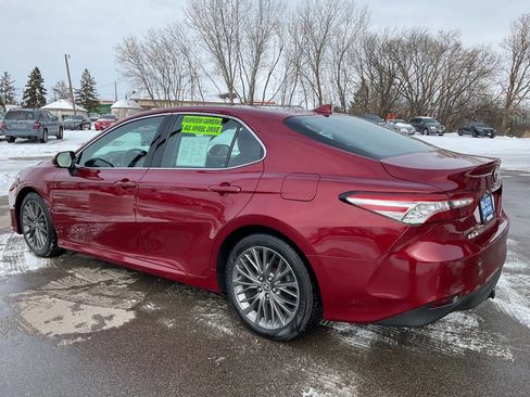 Used 2020 Toyota Camry XLE image 4