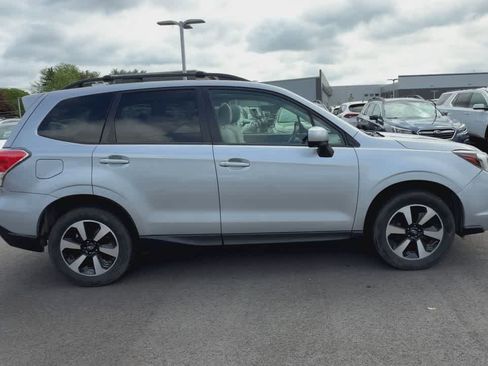 Used 2017 Subaru Forester 2.5i Premium AWD/4WD image 9